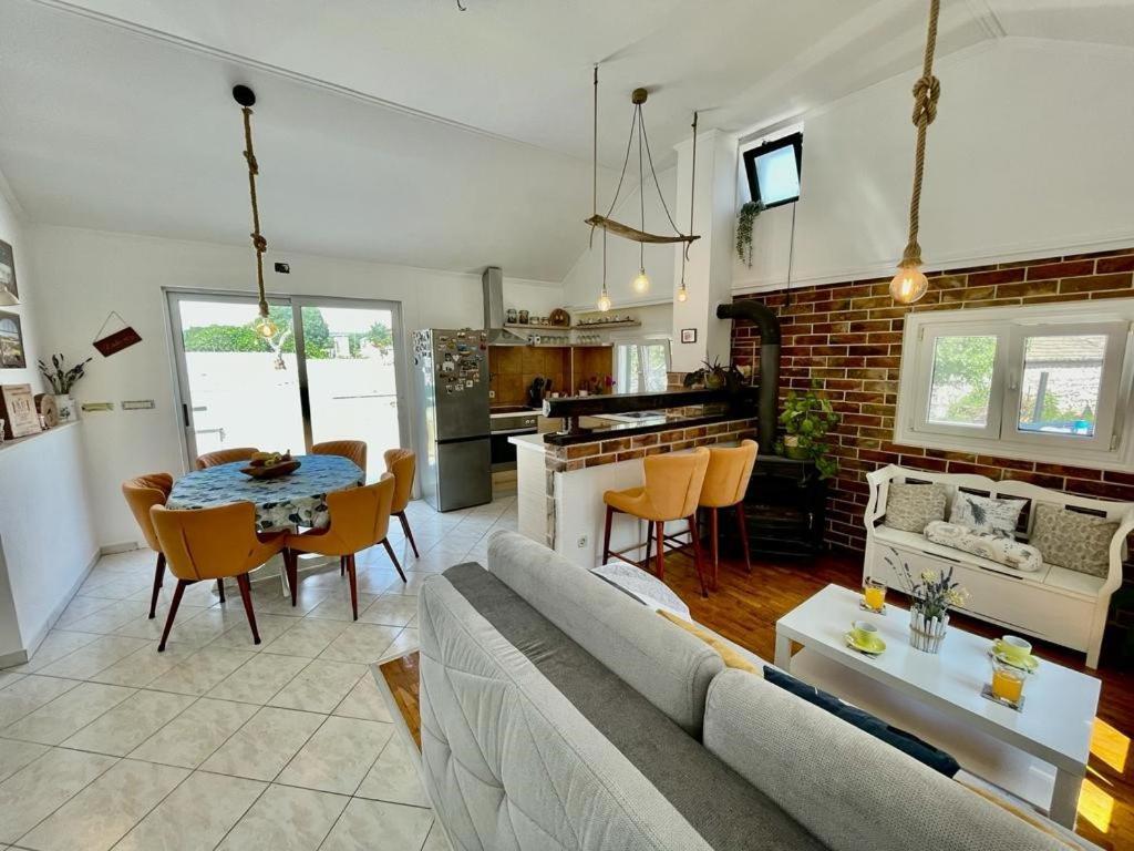 Vacation House Lavanda New! Heated Pool Zadvarje Exterior foto